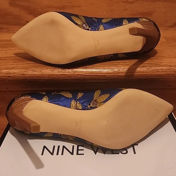 New In Box Nine West "NW Tatiana" Blue Gold Bee Pumps 9.5 - Picture 9 of 11